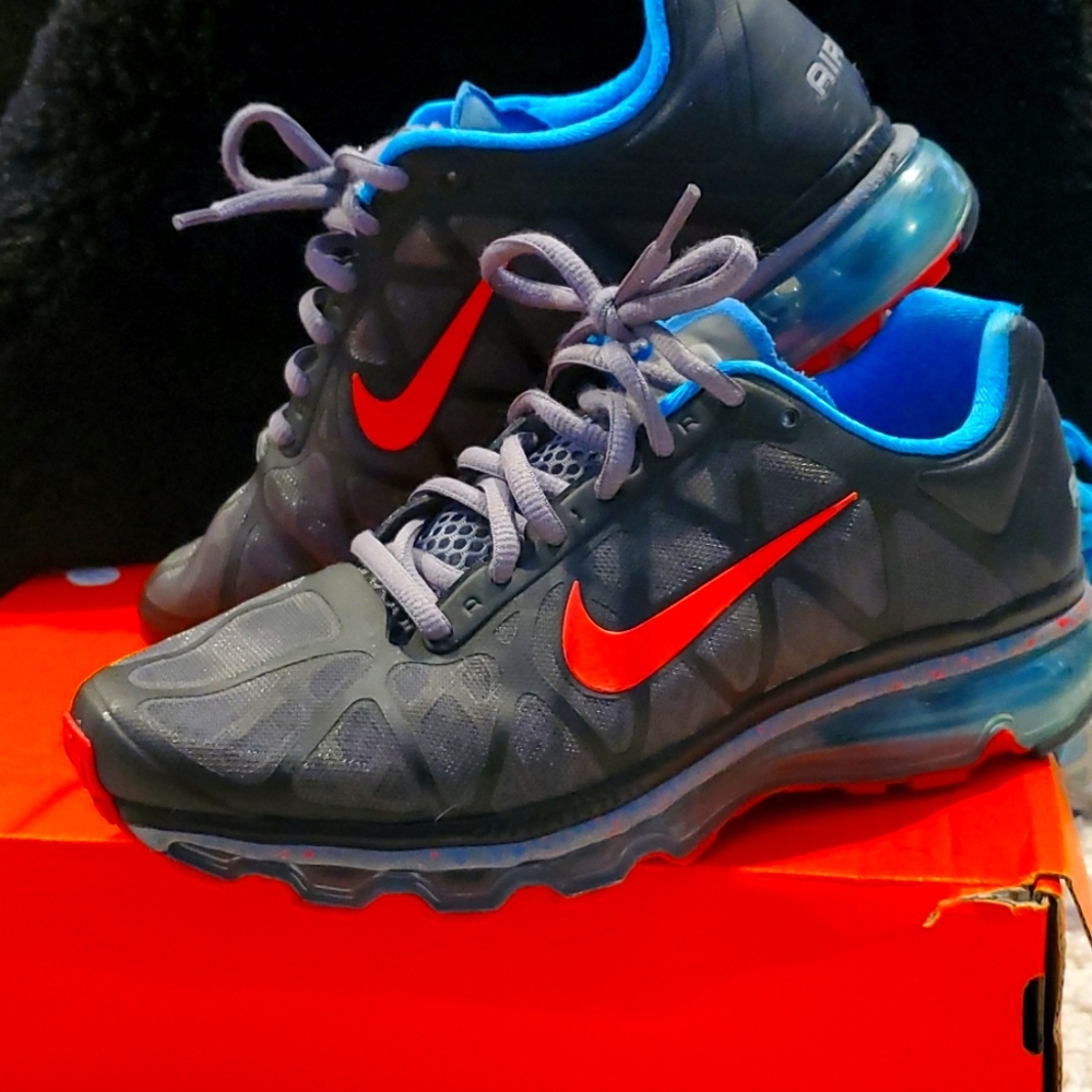 7.5 Women's Nike Air Max grey blue and neon pink 2017